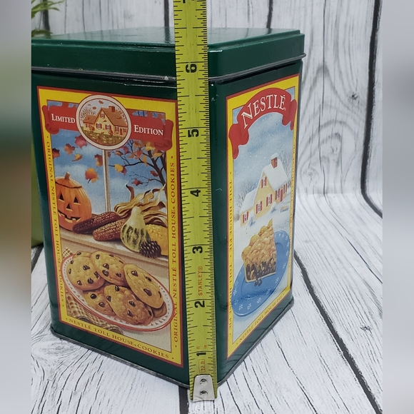 1970s Vintage Green Limited Edition Nestle Toll House Cookie Tin - Picture 5 of 8
